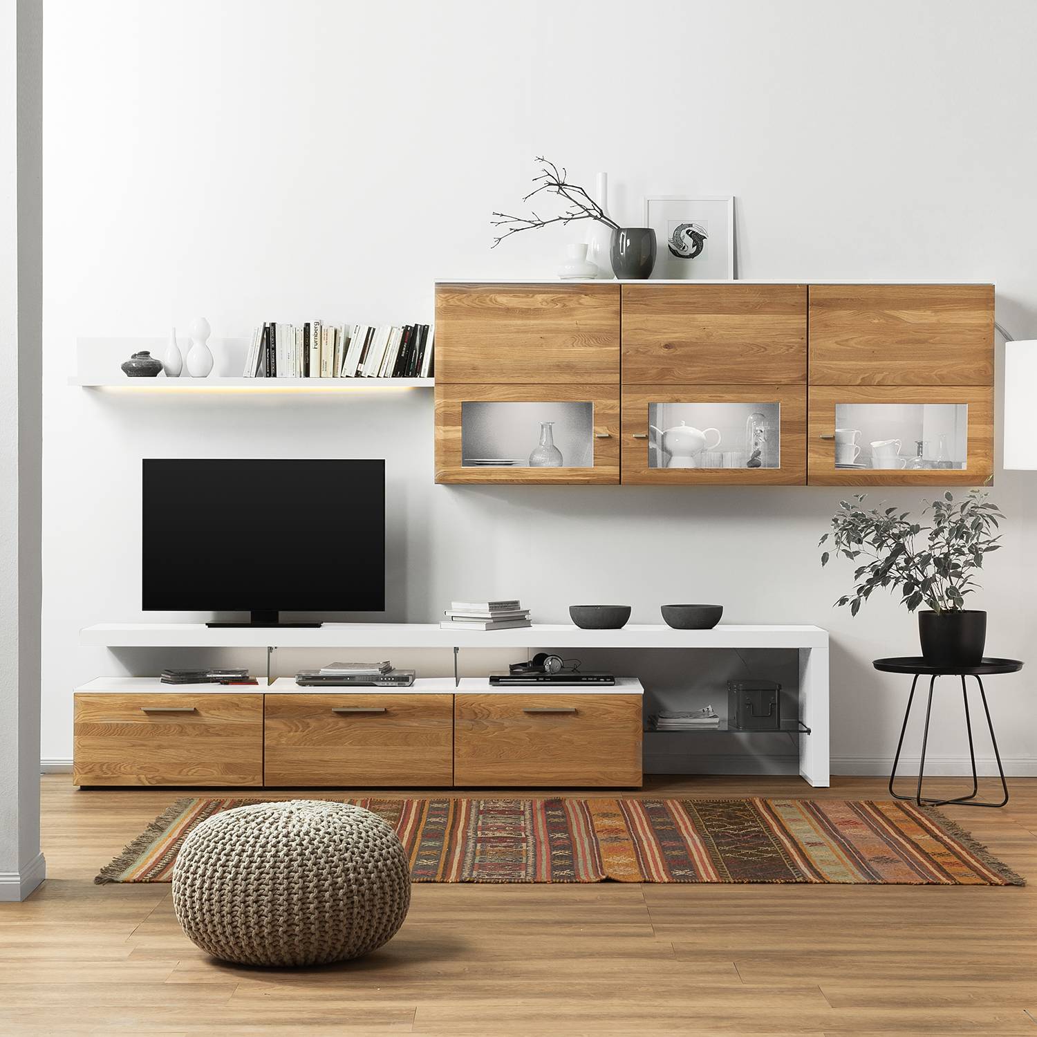 EEK A+, Wohnwand Solano (4-teilig) - Hängevitrine rechts - Mit Beleuchtung - Asteiche / Weiß, Netfurn by GWINNER