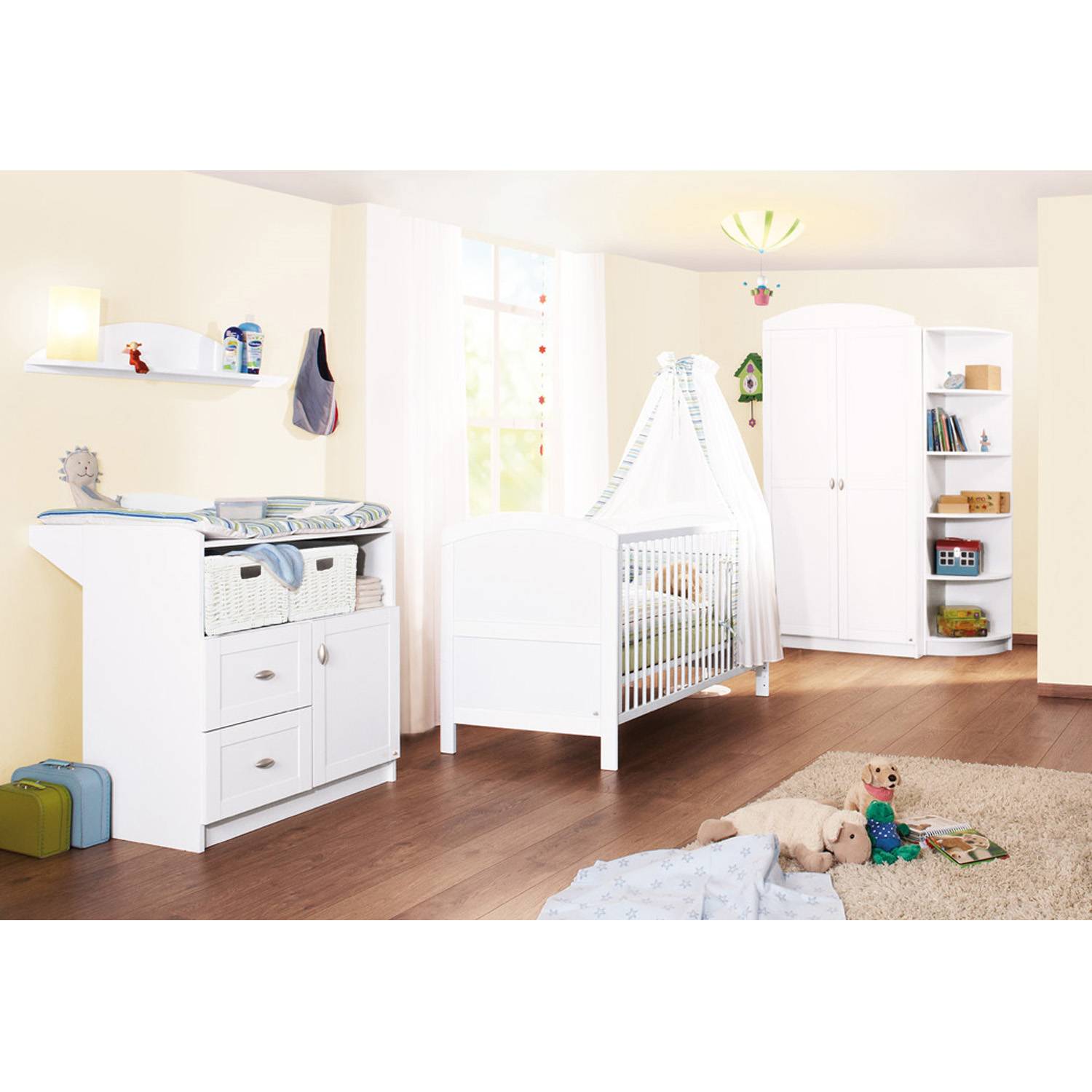 Babymeubelset Laura 3 delig babybed_ commode en kledingkast 2 deurs_ Pinolino